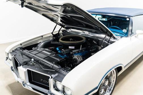 White 1972 Oldsmobile Cutlass