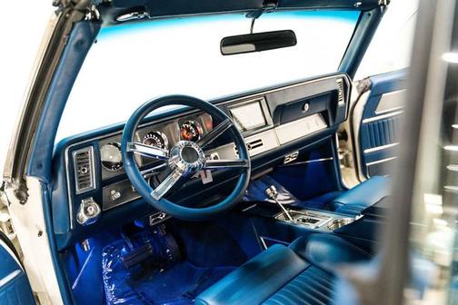 White 1972 Oldsmobile Cutlass