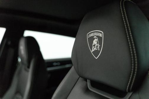 2020 Lamborghini Urus 