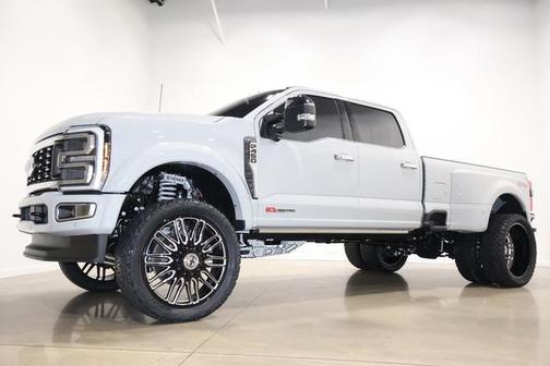 Avalanche Gray 2025 Ford F-450 Platinum