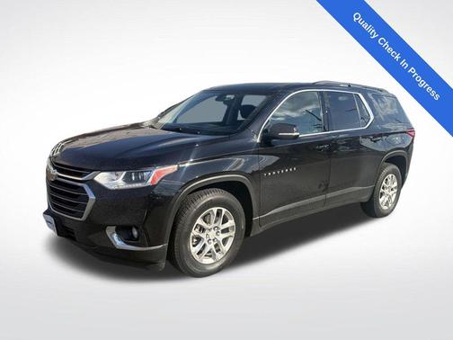 Mosaic Black Metallic 2020 Chevrolet Traverse LT Cloth