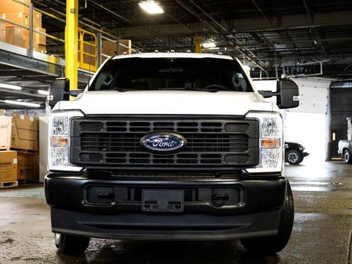 Oxford White 2025 Ford F-250 XL