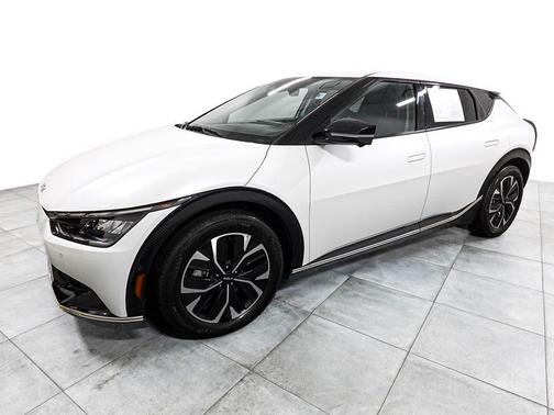 Snow White Pearl 2023 Kia EV6 Wind