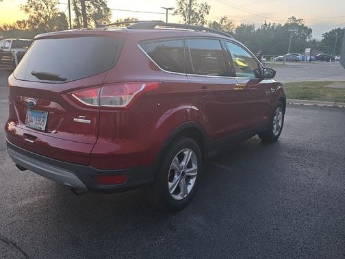 Ruby Red Metallic 2016 Ford Escape SE