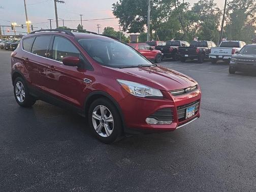 Ruby Red Metallic 2016 Ford Escape SE