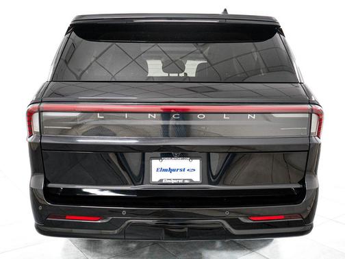 Infinite Black Metallic Clearcoat 2025 Lincoln Navigator Reserve