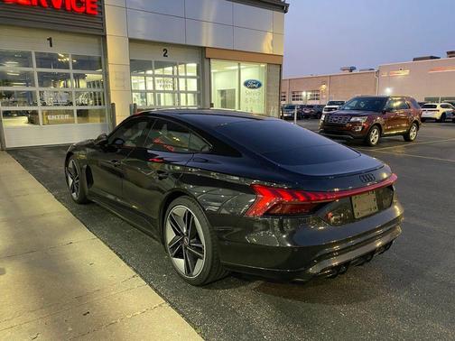 Mythos Black Metallic 2022 Audi RS e-tron GT quattro