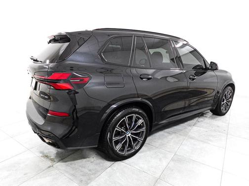 Black Sapphire Metallic 2024 BMW X5 xDrive40i