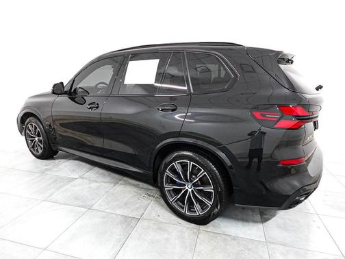 Black Sapphire Metallic 2024 BMW X5 xDrive40i