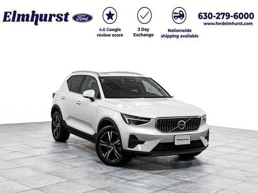 Crystal White Pearl 2025 Volvo XC40 B5 Core Bright Theme