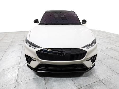 Star White Metallic Tri-Coat 2023 Ford Mustang Mach-E GT