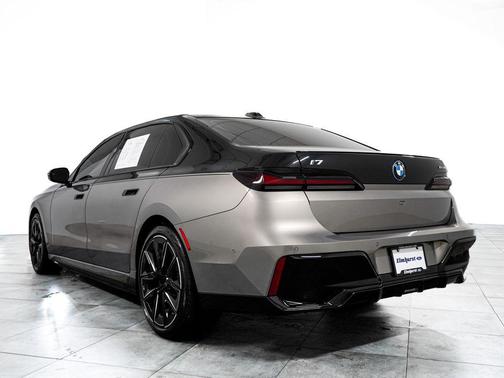 Oxide Grey Metallic 2023 BMW i7 xDrive60