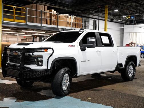 Summit White 2025 Chevrolet Silverado 2500 LT