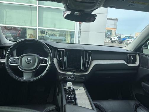 2022 Volvo XC60 Recharge Plug-In Hybrid T8 Inscription