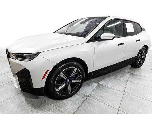 Mineral White Metallic 2023 BMW iX xDrive50