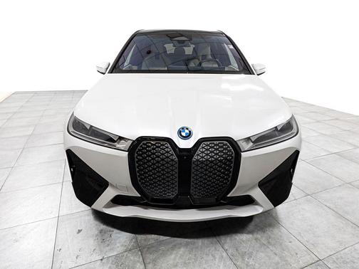 Mineral White Metallic 2023 BMW iX xDrive50