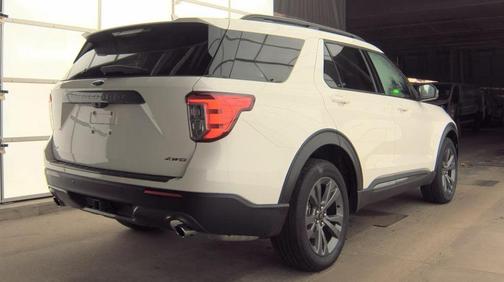 Star White Metallic Tri-Coat 2024 Ford Explorer XLT