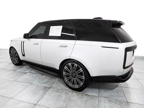 Fuji White 2024 Land Rover Range Rover P530 SE