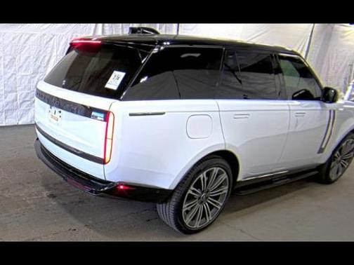 Fuji White 2024 Land Rover Range Rover P530 SE