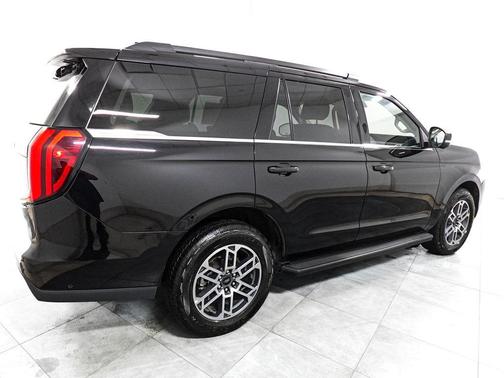 Black Metallic 2025 Ford Expedition Active