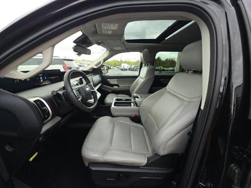 Black Metallic 2025 Ford Expedition Active