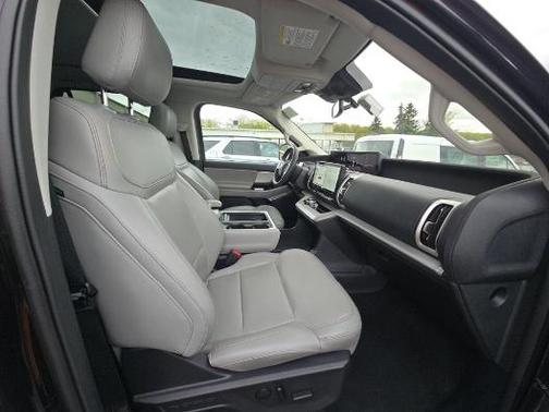 Black Metallic 2025 Ford Expedition Active