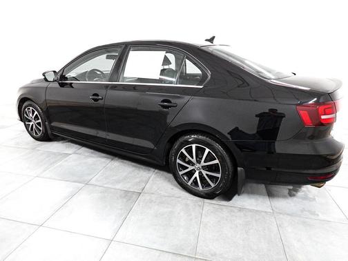 Black 2017 Volkswagen Jetta 1.4T SE