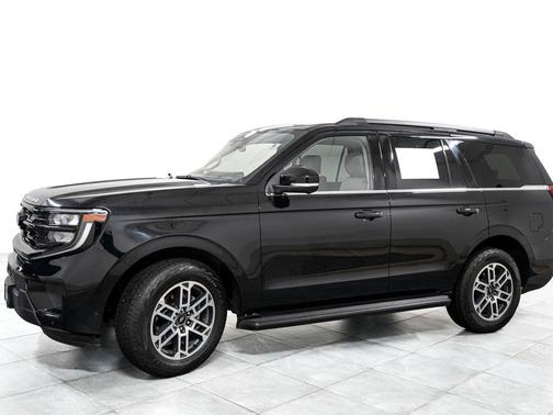 Black Metallic 2025 Ford Expedition Active