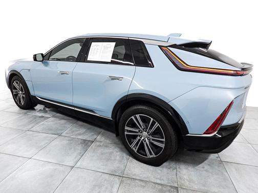 Nimbus Metallic 2024 Cadillac LYRIQ Luxury