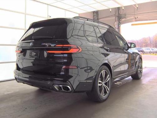 Black Sapphire Metallic 2023 BMW X7 M60i
