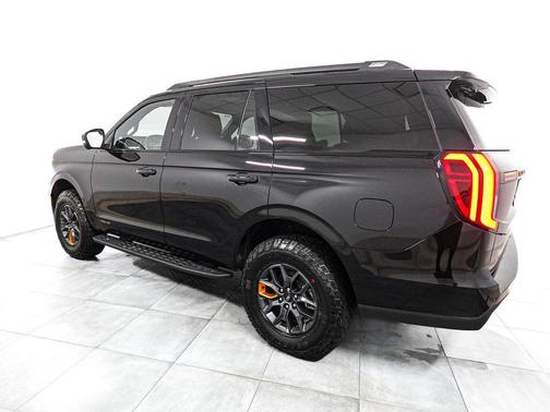 Agate Black Metallic 2026 Ford Expedition Tremor