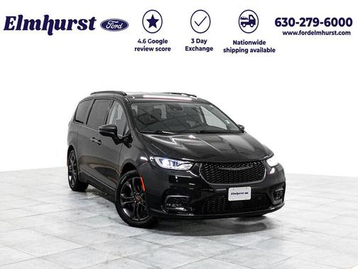 Brilliant Black Crystal Pearlcoat 2023 Chrysler Pacifica Touring L