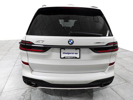 White Metallic 2024 BMW X7 xDrive40i