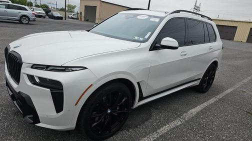 White Metallic 2024 BMW X7 xDrive40i