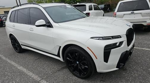 White Metallic 2024 BMW X7 xDrive40i