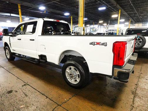 Oxford White 2026 Ford F-350 XLT