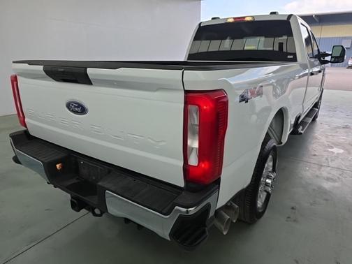Oxford White 2026 Ford F-350 XLT