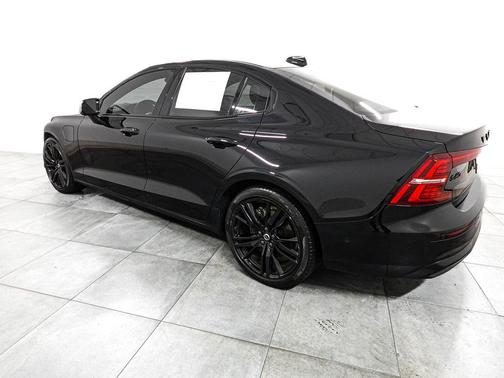 2023 Volvo S60 Recharge Plug-In Hybrid T8 Plus Black Edition