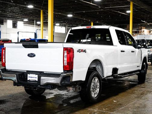 Oxford White 2025 Ford F-250 XLT