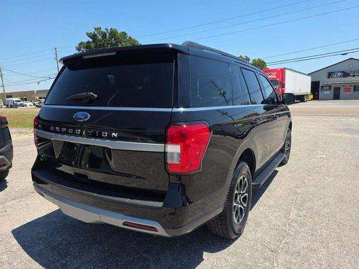 Black Metallic 2024 Ford Expedition XLT