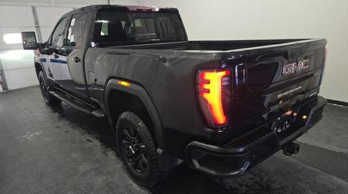 Onyx Black 2024 GMC Sierra 2500 AT4