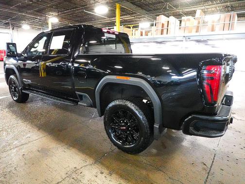 Onyx Black 2024 GMC Sierra 2500 AT4