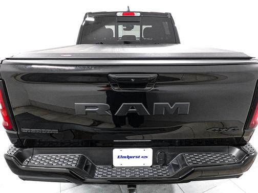 Diamond Black Crystal Pearlcoat 2025 RAM 1500 Big Horn/Lone Star