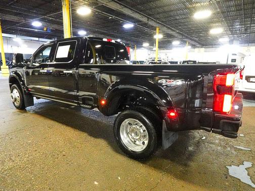 Agate Black Metallic 2025 Ford F-450 Platinum