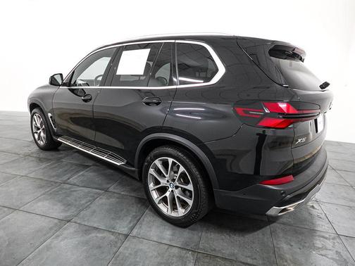 Black Sapphire Metallic 2024 BMW X5 xDrive40i