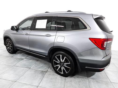 Lunar Silver Metallic 2019 Honda Pilot Touring 8-Passenger
