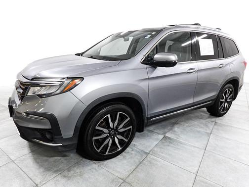 Lunar Silver Metallic 2019 Honda Pilot Touring 8-Passenger
