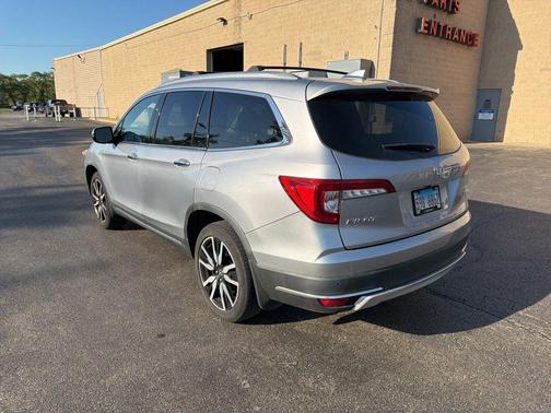 Lunar Silver Metallic 2019 Honda Pilot Touring 8-Passenger
