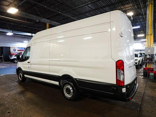 Oxford White 2024 Ford Transit-250 Base