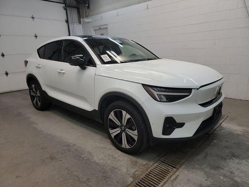 Crystal White Metallic 2023 Volvo C40 Recharge Pure Electric Twin Plus